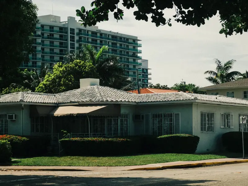 Plumber in Miami: single-story stucco home with a tile roof